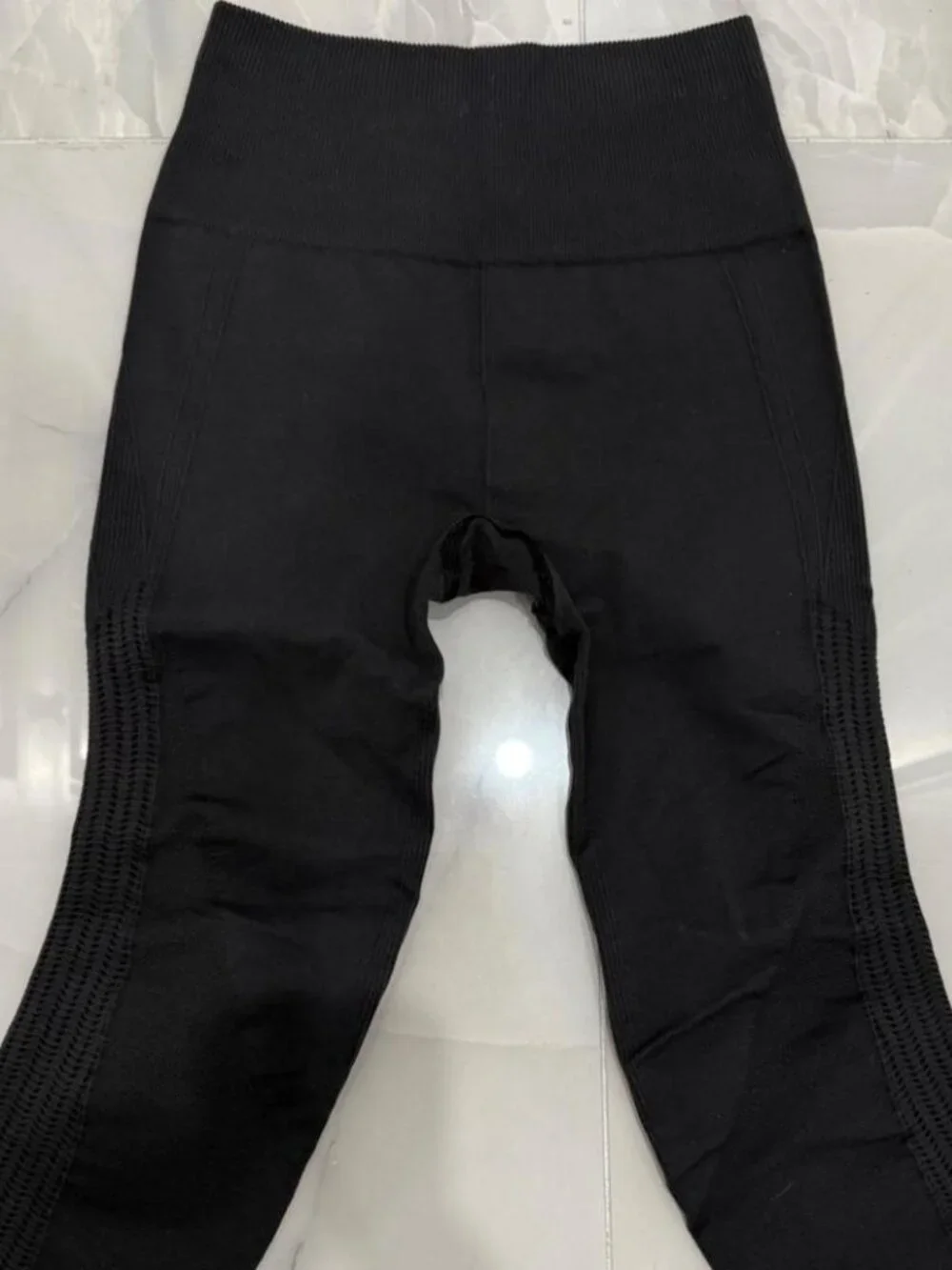 Lululemon High Waisted Black Capri Leggings Size 4
